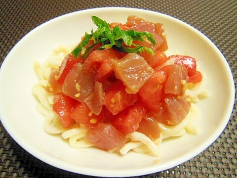 冷やして美味！マグロの漬けとトマトぶっかけうどん♪